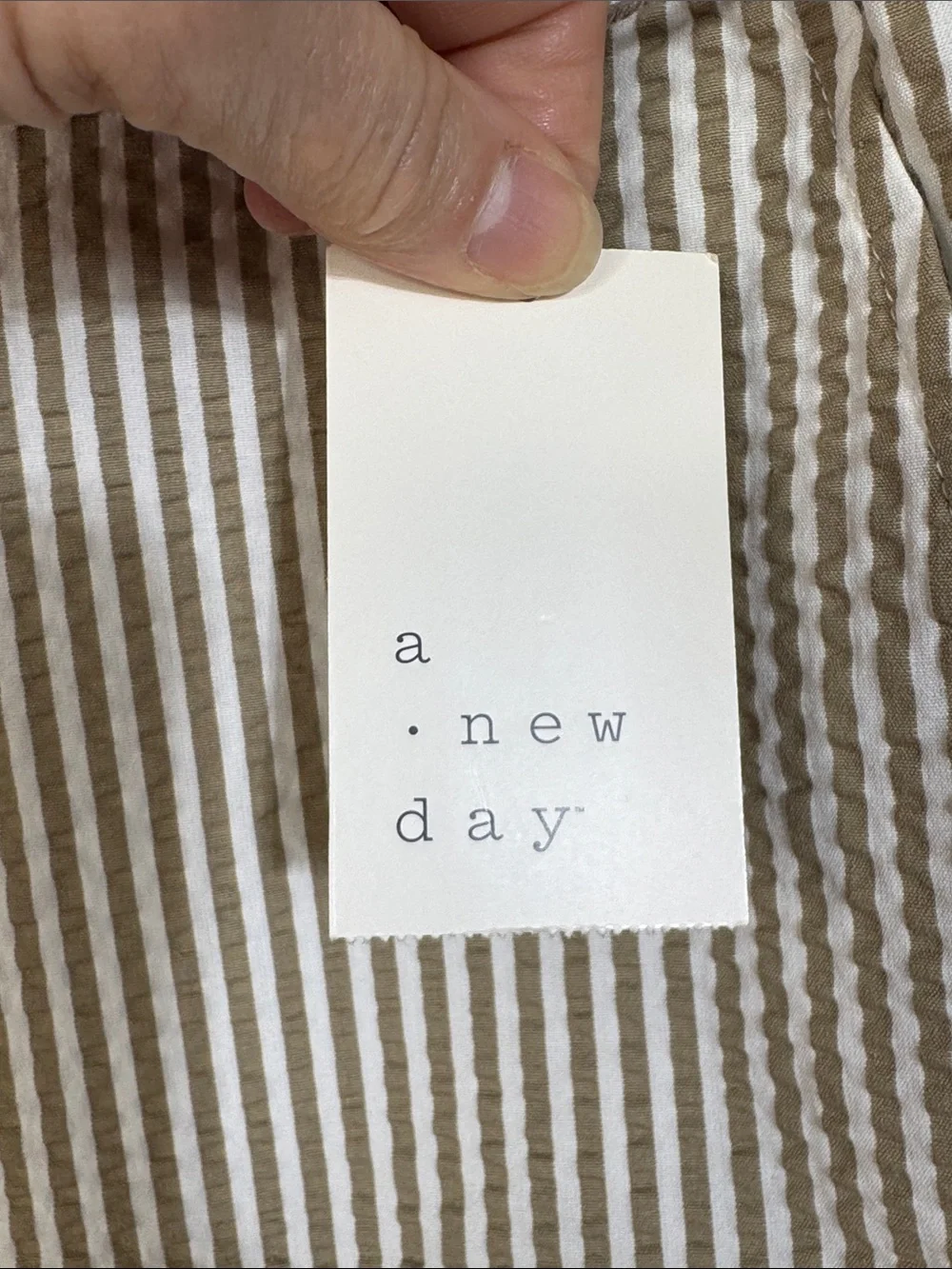 a new day Shorts White/Tan Striped Seersucker in Size18  NWT